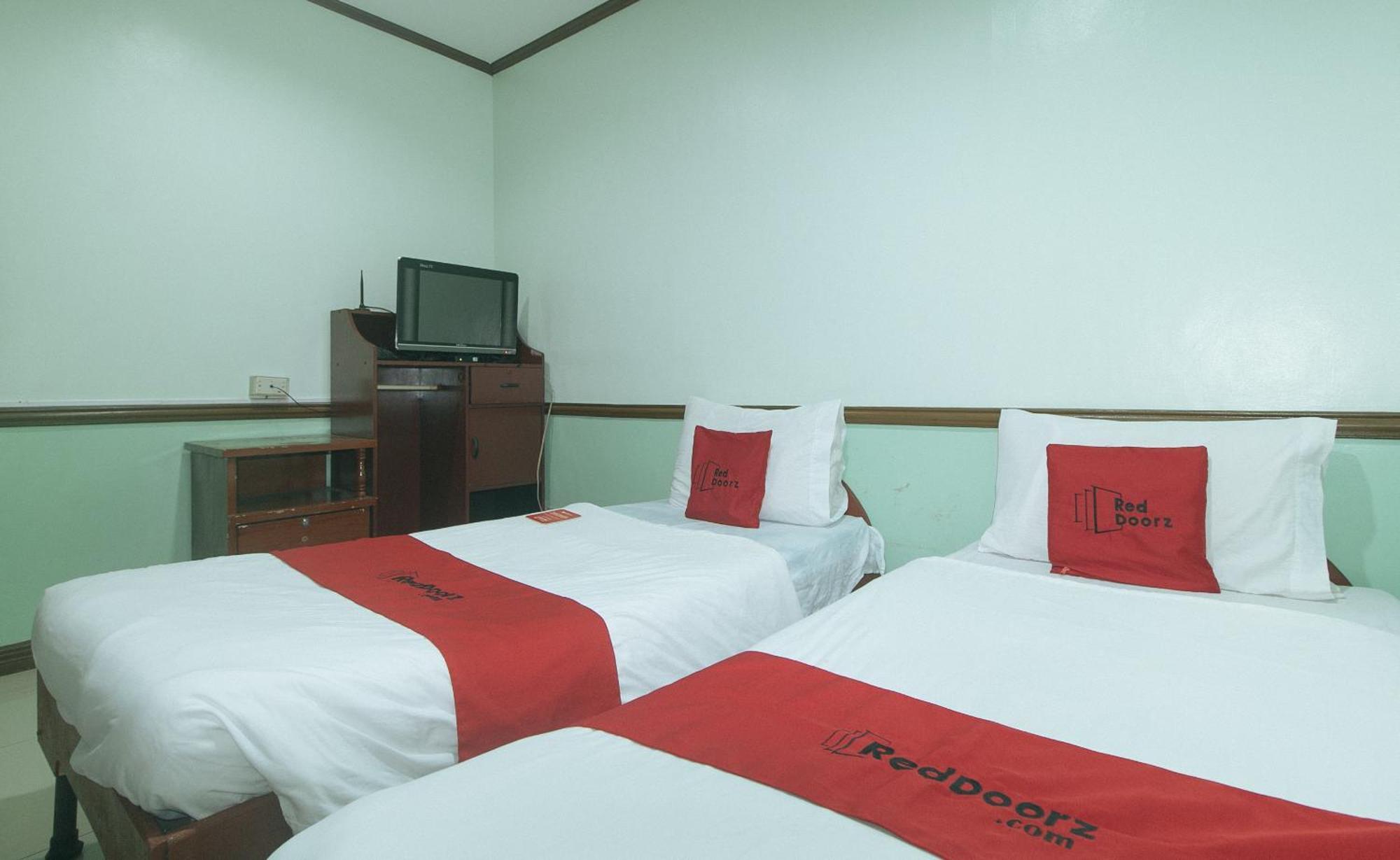 Reddoorz At Maanyag Pension House Mandaue Cebu Exterior photo