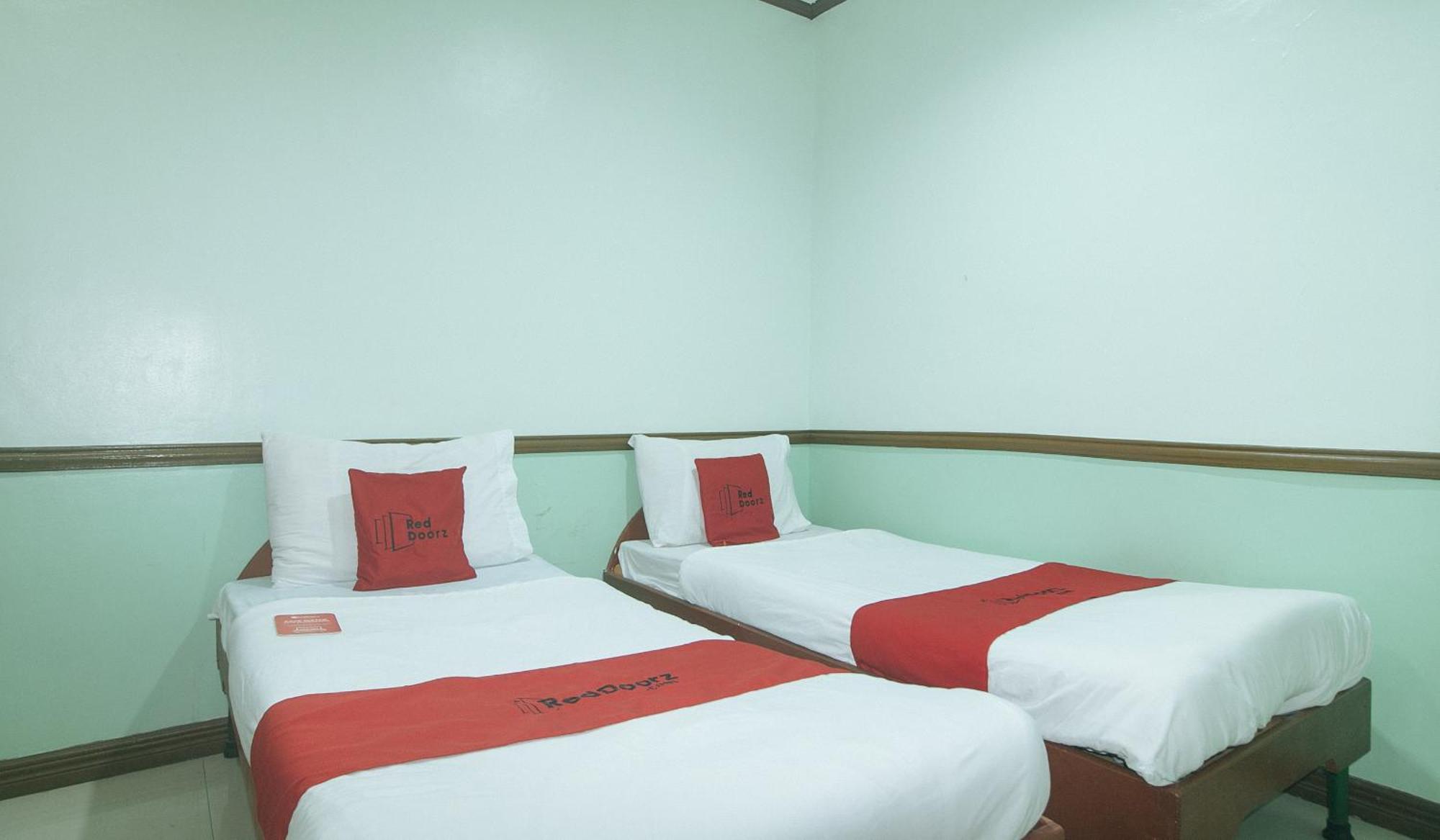 Reddoorz At Maanyag Pension House Mandaue Cebu Exterior photo