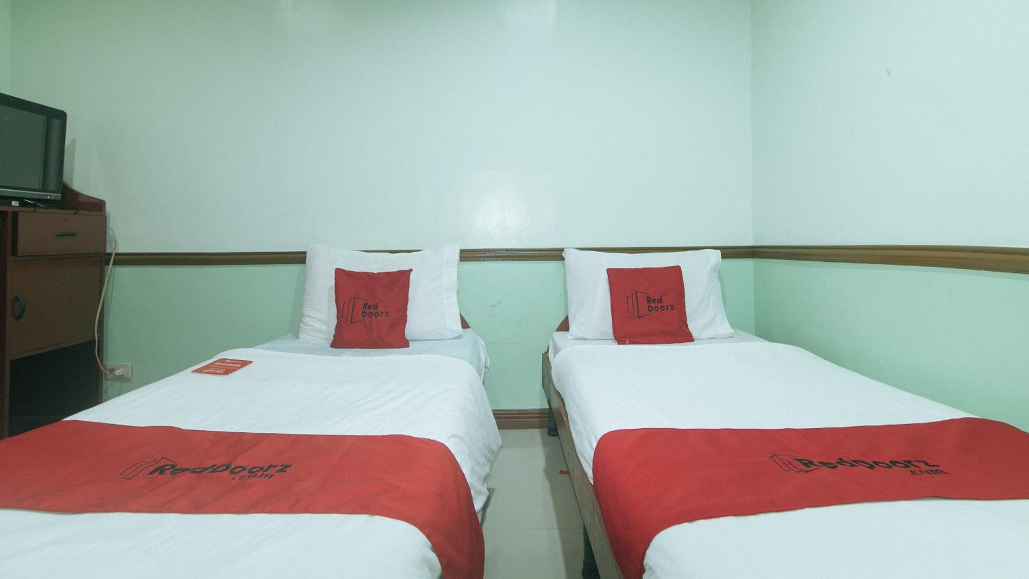 Reddoorz At Maanyag Pension House Mandaue Cebu Exterior photo